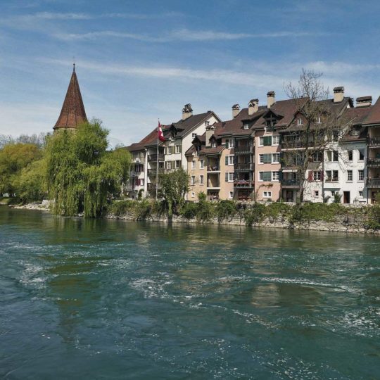 Schöne Stadt am Fluss im Aargau mit Turm / Steuern Aargau